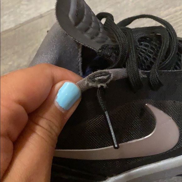 Size 8 Nike volleyball shoes! - Picture 3 of 8